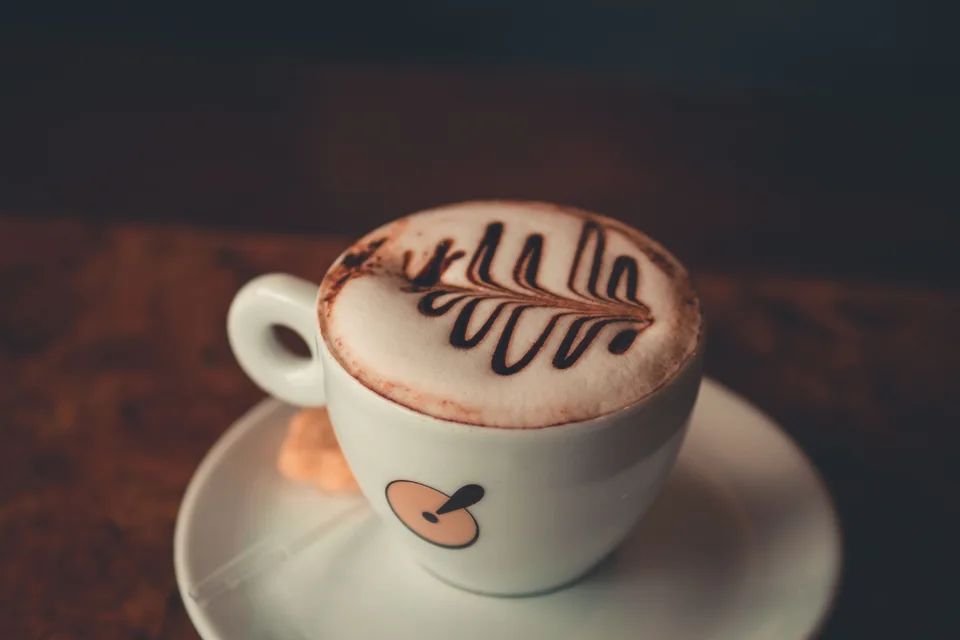 BookNoFees: Esimerkkikuva: Cappuccino, jossa on suklaakuvio