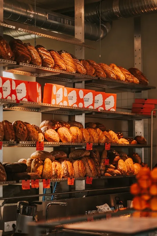 BookNoFees: Leipomo – BLOOM BAKERY – Bratislava – BLOOM-LEIPOMO, kuva 1