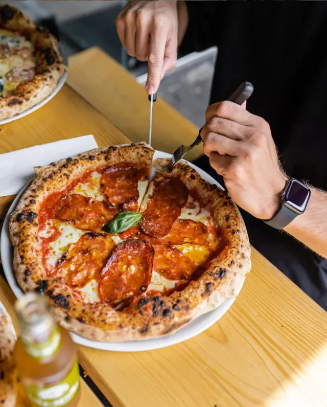 BookNoFees: Ravintola – Il Pizzaiolo – Berlin – Pizzakokki, kuva 2