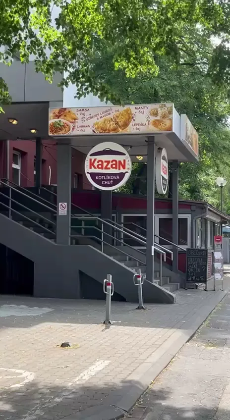 BookNoFees: Ravintola – KAZAN – Bratislava – KAZAN, kuva 3