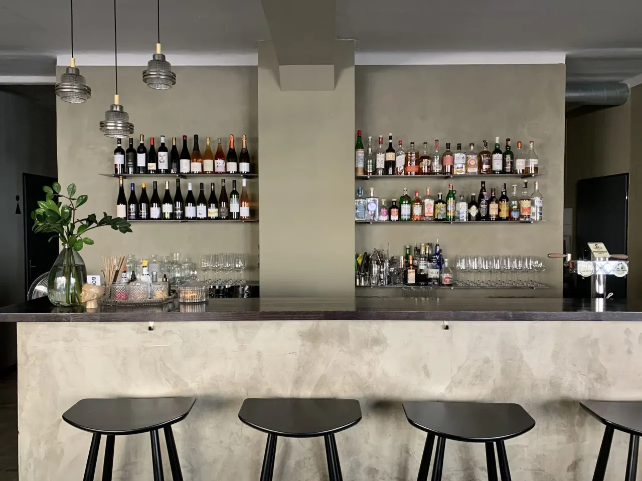 BookNoFees: Kahvila – BOHO cafe & store – Prague – BOHO kahvila ja myymälä, kuva 1