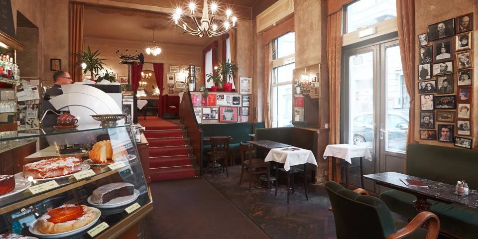 BookNoFees: Kahvila – Café Jelinek – Vienna – Café Jelinek, kuva 1