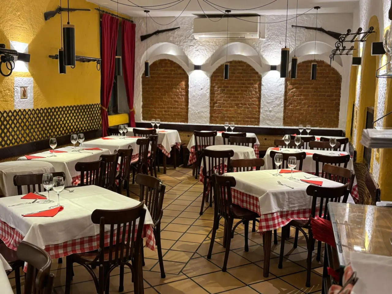 BookNoFees: Ravintola – El Lacón – Madrid – Lacón, kuva 1