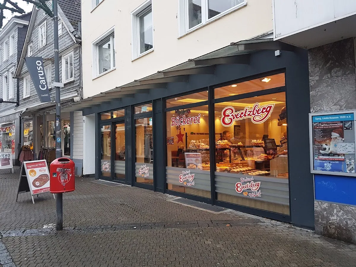 BookNoFees: Ravintola – Bäckerei Evertzberg – Schwelm – Evertzbergin leipomo, kuva 1