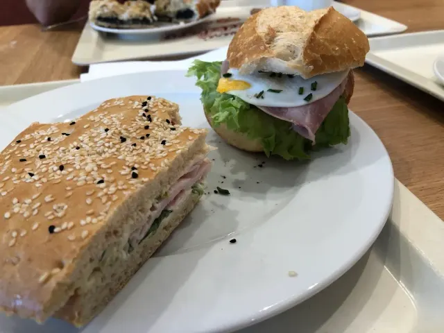 BookNoFees: Ravintola – Bäckerei Evertzberg – Schwelm – Evertzbergin leipomo, kuva 3