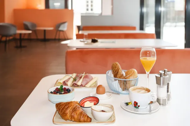 BookNoFees: Kahvila – Kuchenamt – Vienna – Kakkutoimisto, kuva 3