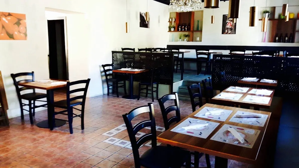 BookNoFees: Ravintola – Verace – Ljubljana – Aito, kuva 1