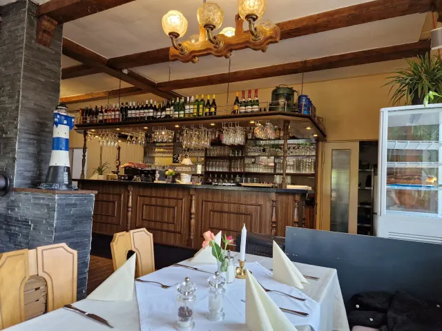 BookNoFees: Ravintola – Bergers Bootshaus – Berlin – Bergersin venetalli, kuva 2