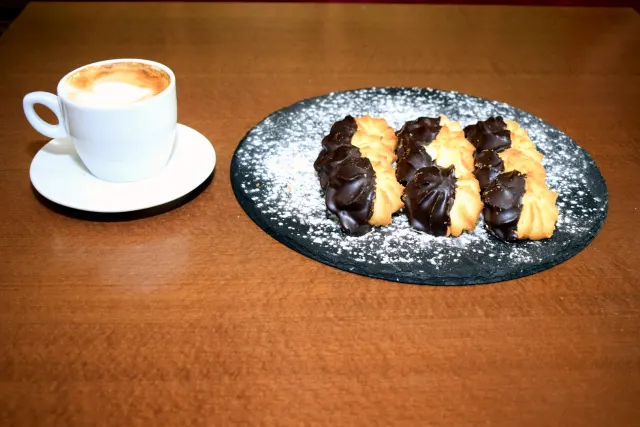 BookNoFees: Ravintola – Georgy's – Bucharest – Georgyn, kuva 3