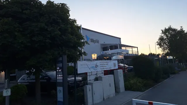 BookNoFees: Ravintola – Am Yachthafen – Bergkamen – Venesatamassa, kuva 2