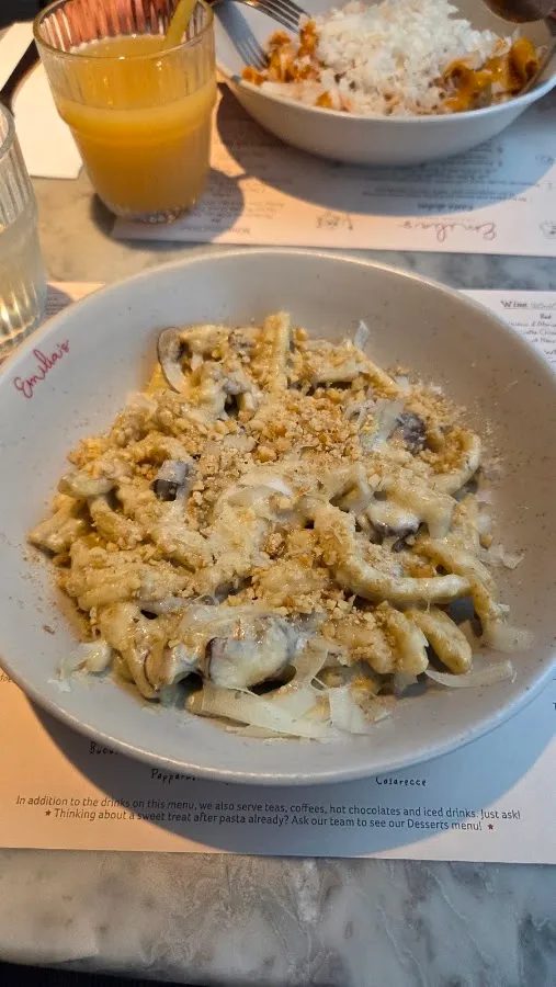 BookNoFees: Ravintola – Emilia's – London – Emilian, kuva 2