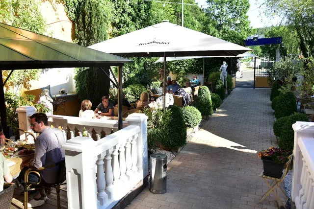 BookNoFees: Ravintola – Athos – Siegen – Athos, kuva 3