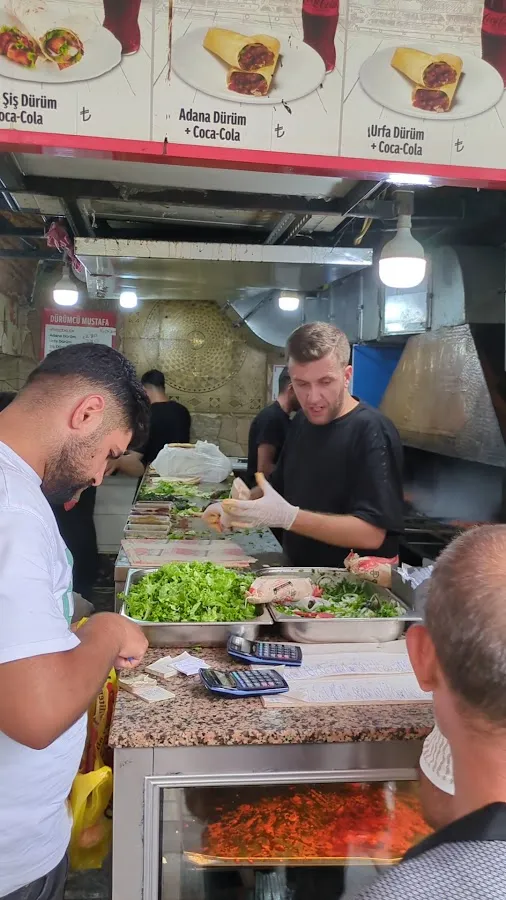BookNoFees: Kahvila – Dürümcü Mustafa – Istanbul – Mustafa, dürüm-myyjä, kuva 2