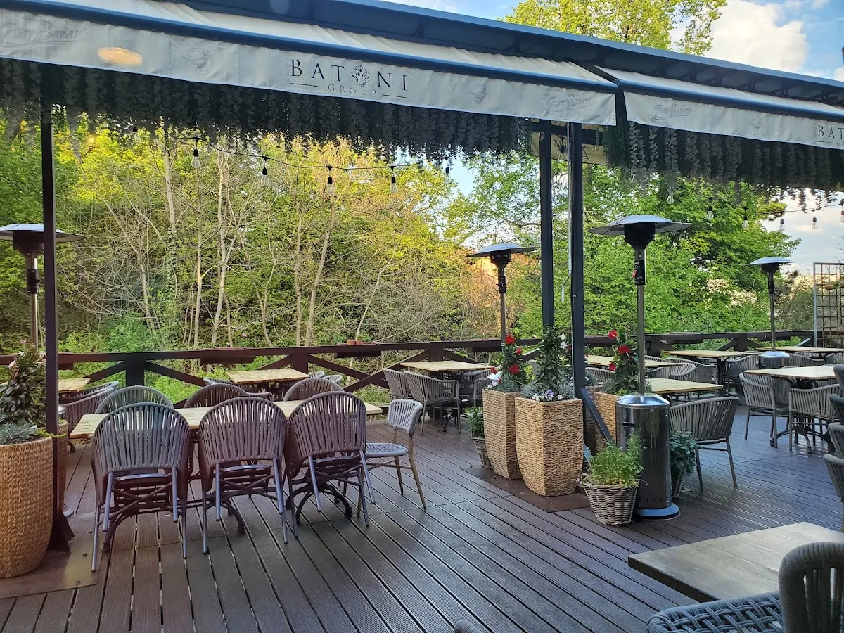 BookNoFees: Ravintola – Batoni Restaurant – Bratislava – Batoni-ravintola, kuva 1