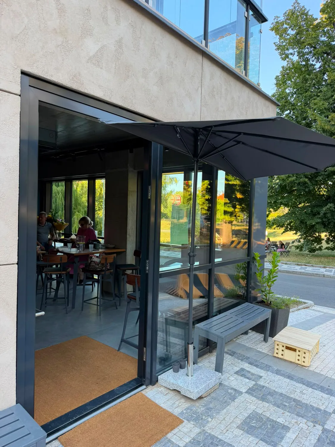 BookNoFees: Kahvila – Bellčafe – Prague – Bellčafe, kuva 1