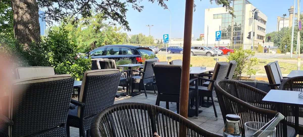 BookNoFees: Kahvila – Caffe Motiv – Belgrade – Caffe Motiv, kuva 1