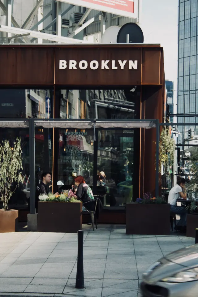 BookNoFees: Välipalabaari – Brooklyn House – Warsaw – Brooklyn House, kuva 3