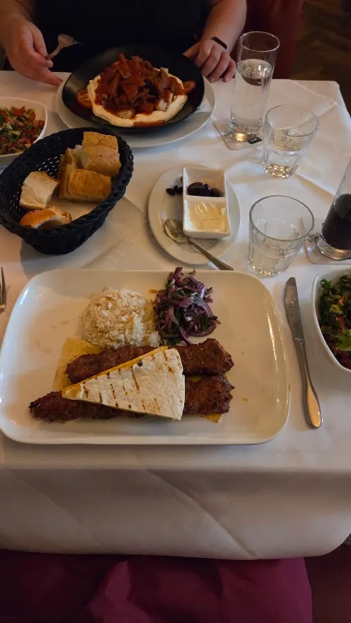 BookNoFees: Ravintola – Bosporus Restaurant – Dortmund – Bosporus-ravintola, kuva 2