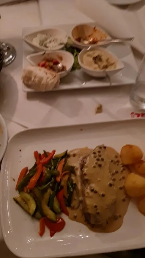 BookNoFees: Ravintola – Bosporus Restaurant – Dortmund – Bosporus-ravintola, kuva 3