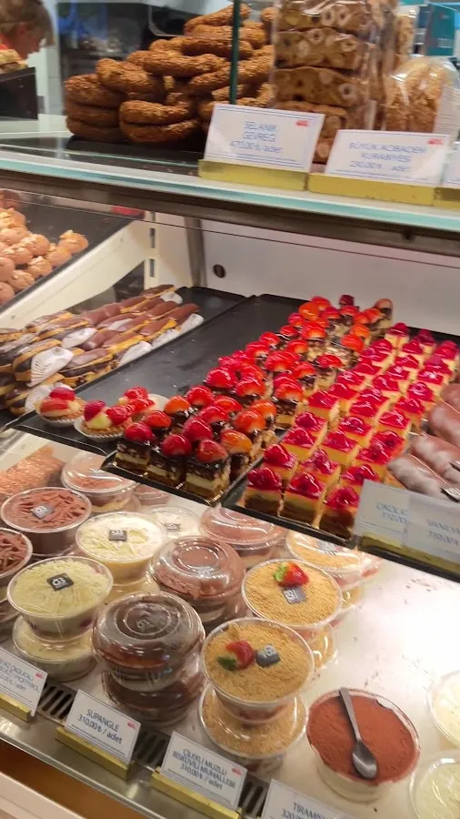 BookNoFees: Leipomo – Beyaz Fırın Suadiye – Istanbul – Beyaz Fırın Suadiye, kuva 3
