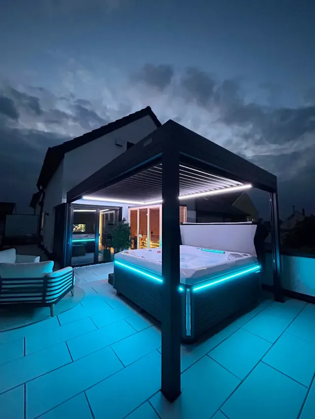 BookNoFees: Lion Luxe -huoneisto Sky Lounge – Mering