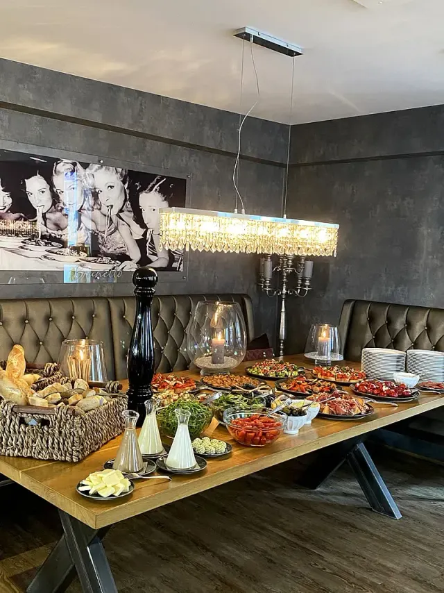 BookNoFees: Ravintola – Brunello – Soest – Brunello, kuva 2