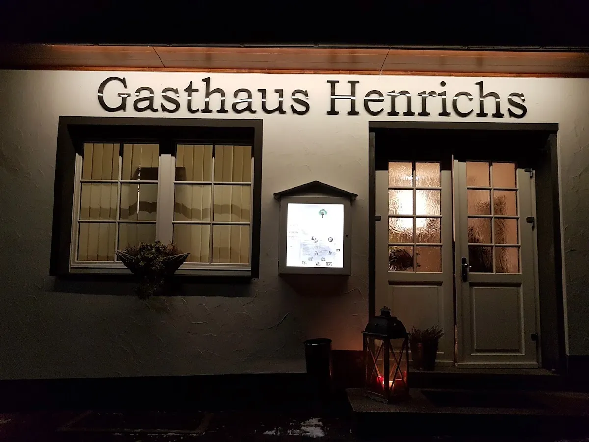 BookNoFees: Ravintola – Gasthaus Henrichs – Kirchhundem – Henrichsin majatalo, kuva 1