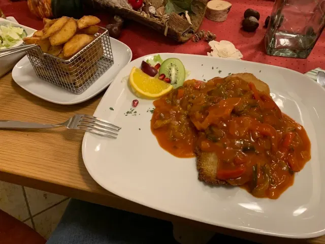 BookNoFees: Ravintola – Gasthaus Henrichs – Kirchhundem – Henrichsin majatalo, kuva 2