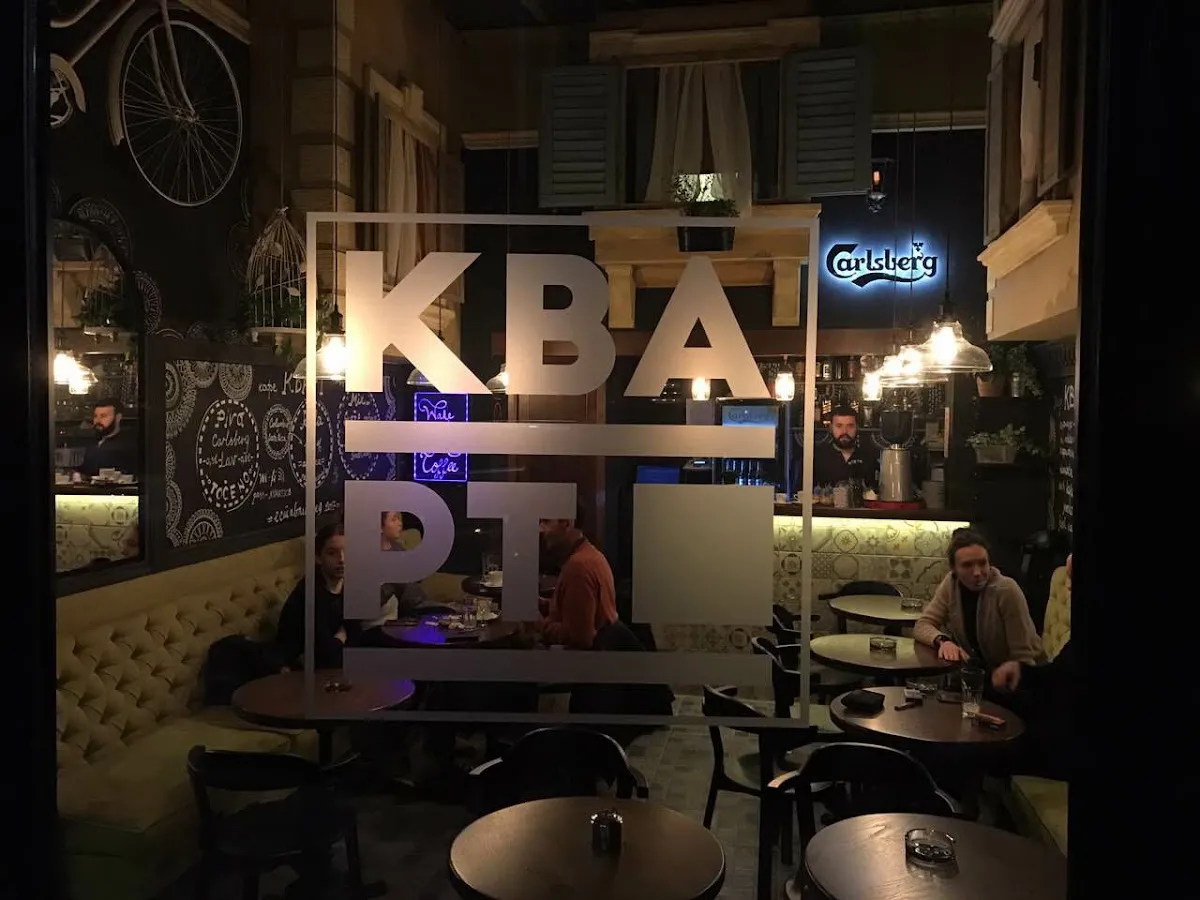 BookNoFees: Kahvila – Kvart – Belgrade – Vartti, kuva 1