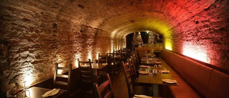 BookNoFees: Ravintola – La Caverna – Dublin – Luola, kuva 1