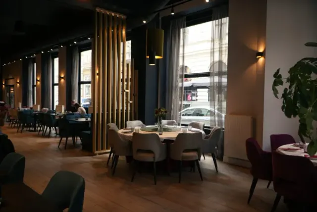 BookNoFees: Ravintola – Chuan – Vienna – John, kuva 2
