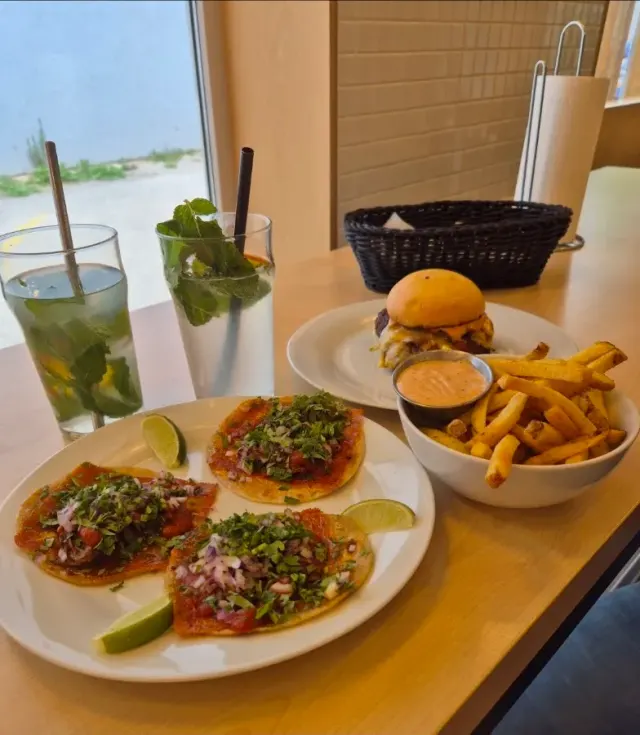 BookNoFees: Ravintola – Roxor BRGR & Beer – Bratislava – Roxor Burger & Beer, kuva 2