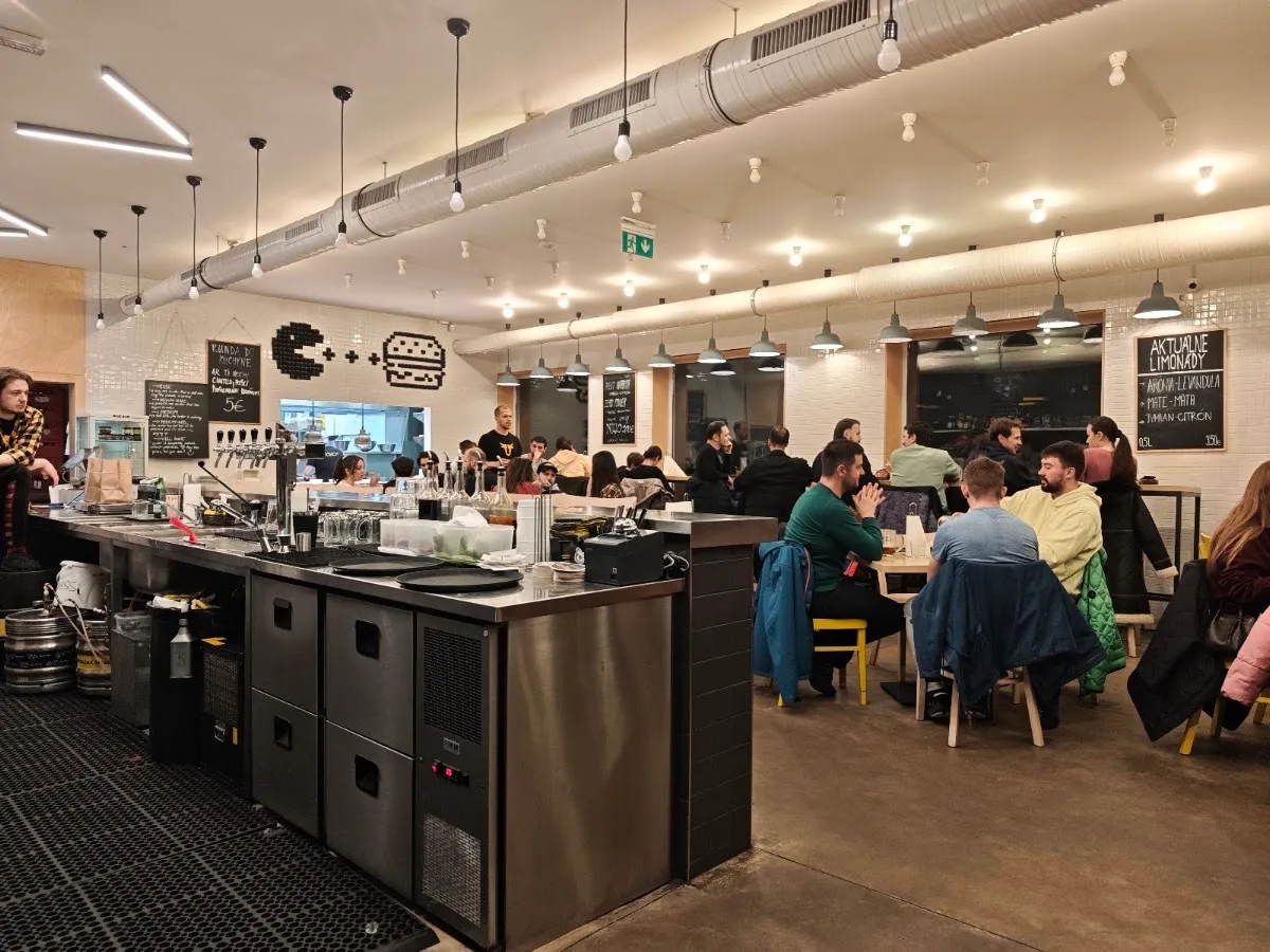 BookNoFees: Ravintola – Roxor BRGR & Beer – Bratislava – Roxor Burger & Beer, kuva 1