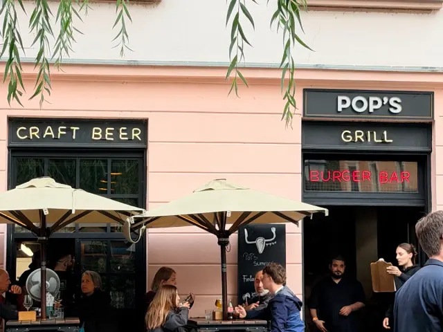 BookNoFees: Ravintola – Pop's place – Ljubljana – Popin paikka, kuva 2