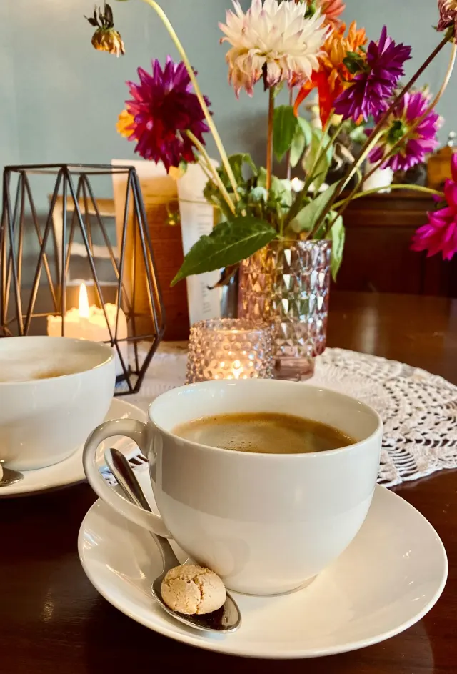 BookNoFees: Kahvila – Café Buuck – Rüthen – Café Buuck, kuva 3
