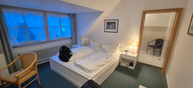 BookNoFees: Ravintola – Alte Linden – Altena – Vanhat lehmukset, kuva 3