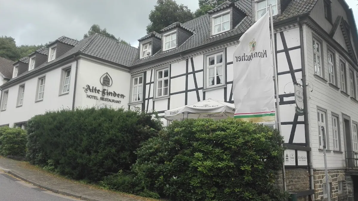 BookNoFees: Ravintola – Alte Linden – Altena – Vanhat lehmukset, kuva 1