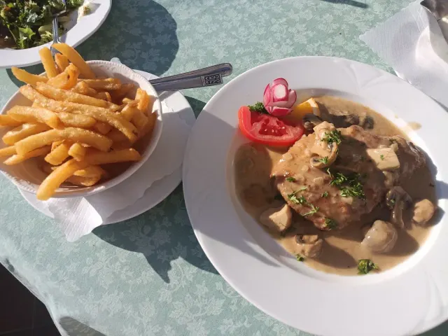 BookNoFees: Ravintola – Alte Linden – Altena – Vanhat lehmukset, kuva 2