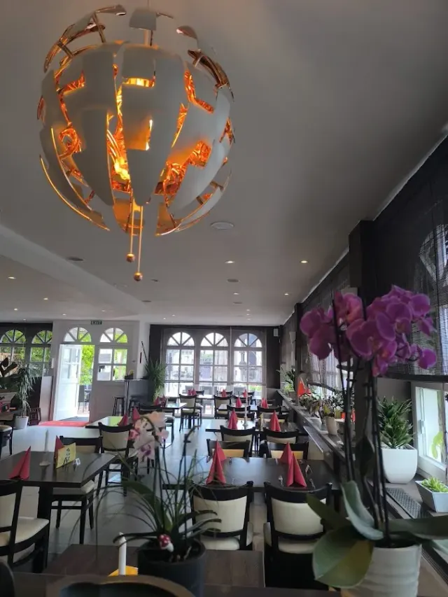 BookNoFees: China Restaurant Peking, Kreuztal