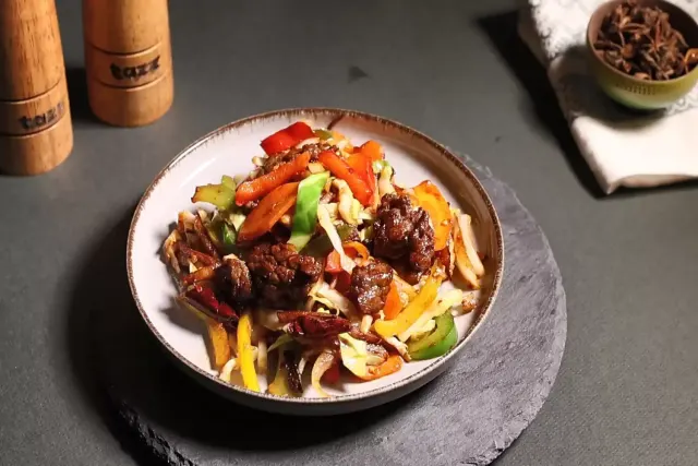 BookNoFees: Ravintola – Golden Woks – Bucharest – Golden Woks, kuva 2