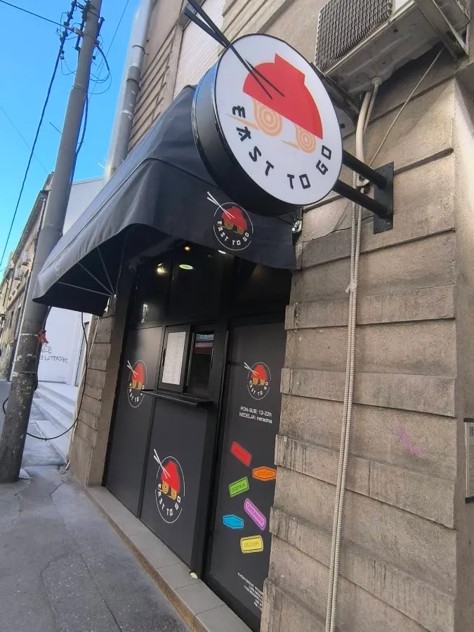 BookNoFees: Välipalabaari – East to Go – Belgrade – East to Go, kuva 1