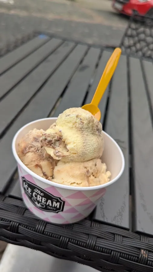 BookNoFees: Jäätelö – Eiscafe Cortina – Hilchenbach – Eiscafe Cortina, kuva 2