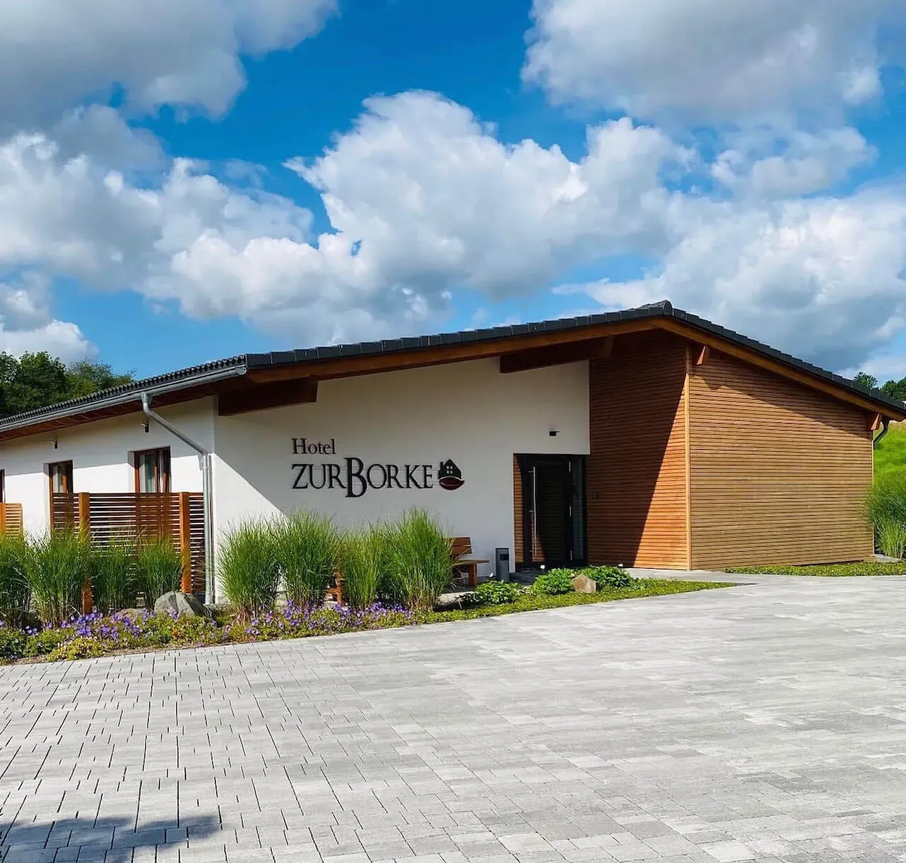 BookNoFees: Ravintola – Hotel & Gaststätte Zur Borke – Neuenrade-Affeln – Hotelli ja ravintola Zur Borke, kuva 1