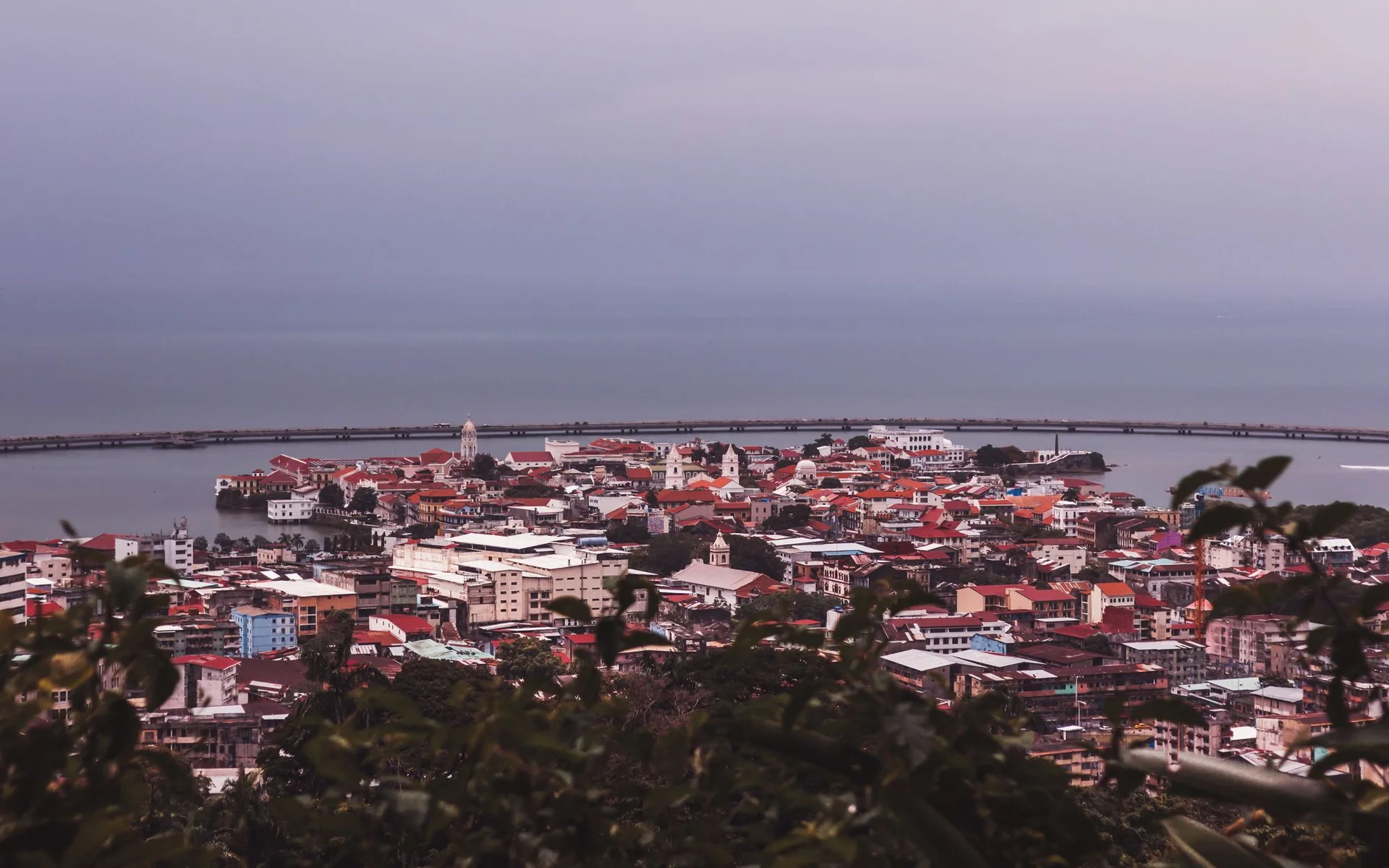 Flygfoto över Casco Viejo vid Panamas kust