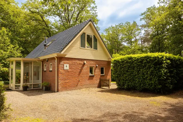 BookNoFees: Fristående fritidshus med inhägnad trädgård och lekplats – Norg