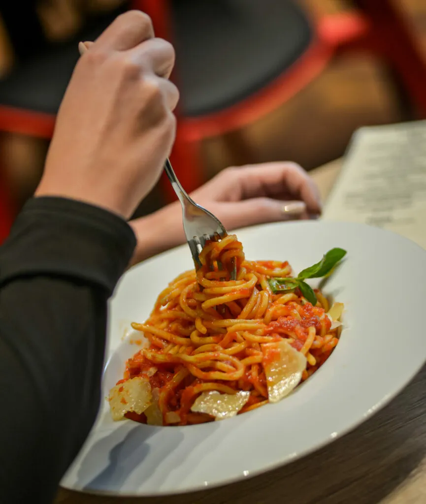BookNoFees: Restaurang – Forni di Napoli Bazilika – Budapest – Forni di Napoli Bazilika, bild 1