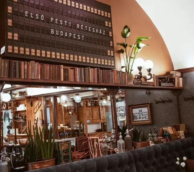 BookNoFees: Restaurang – Első Pesti Rétesház – Budapest – Första Rétesház i Pest, bild 1