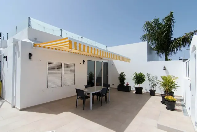 BookNoFees: semesterboende i Playa Del Ingles – Casa Kriki – en exklusiv bungalow med takterrass i anläggningen Holycan