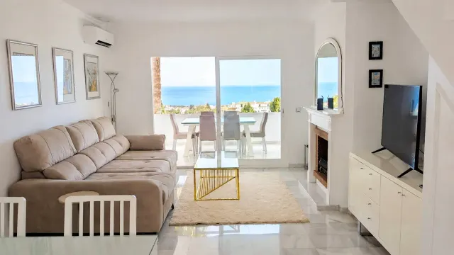 BookNoFees: Rymlig duplexlägenhet med panoramautsikt över havet – Mijas