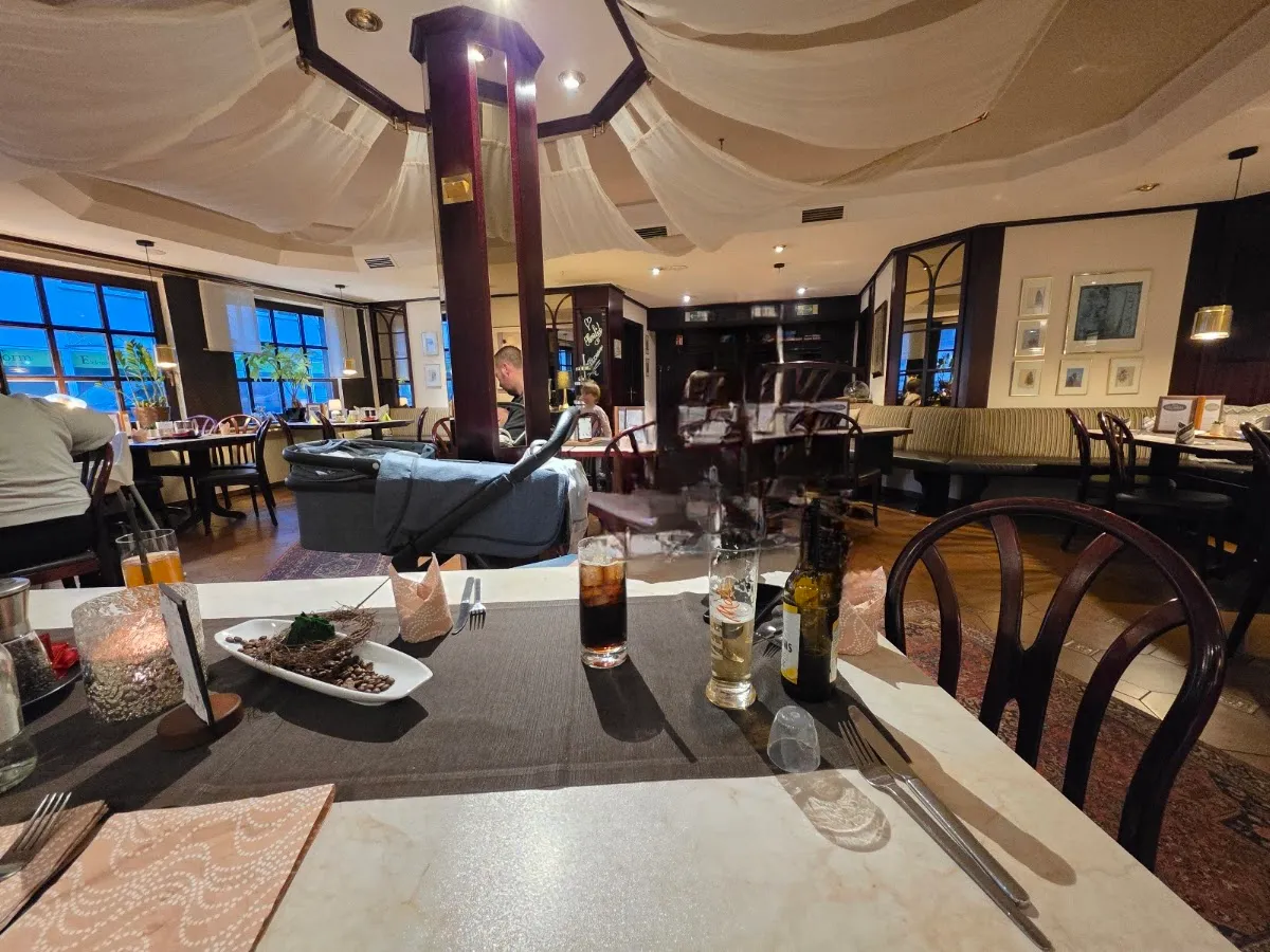BookNoFees: Restaurang – Restaurant-Café Pöllmann – Medebach – Restaurang-kafé Pöllmann, bild 1